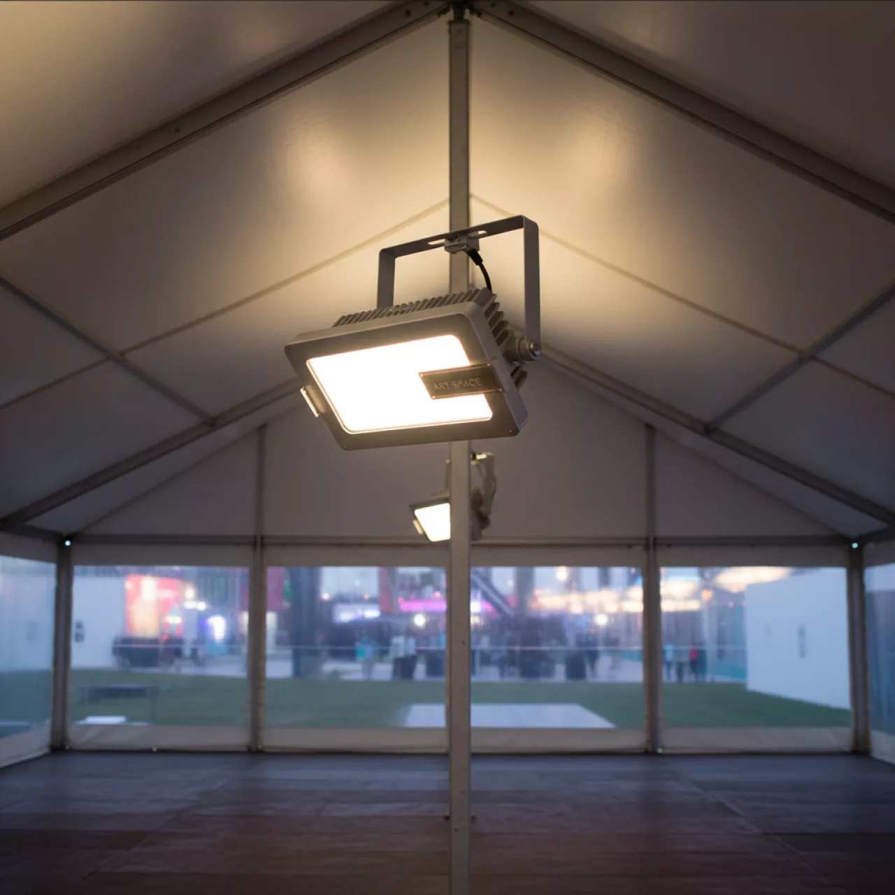 Аренда Прожектор светодиодный для шатра в Alpha Sirius — ART SPACE