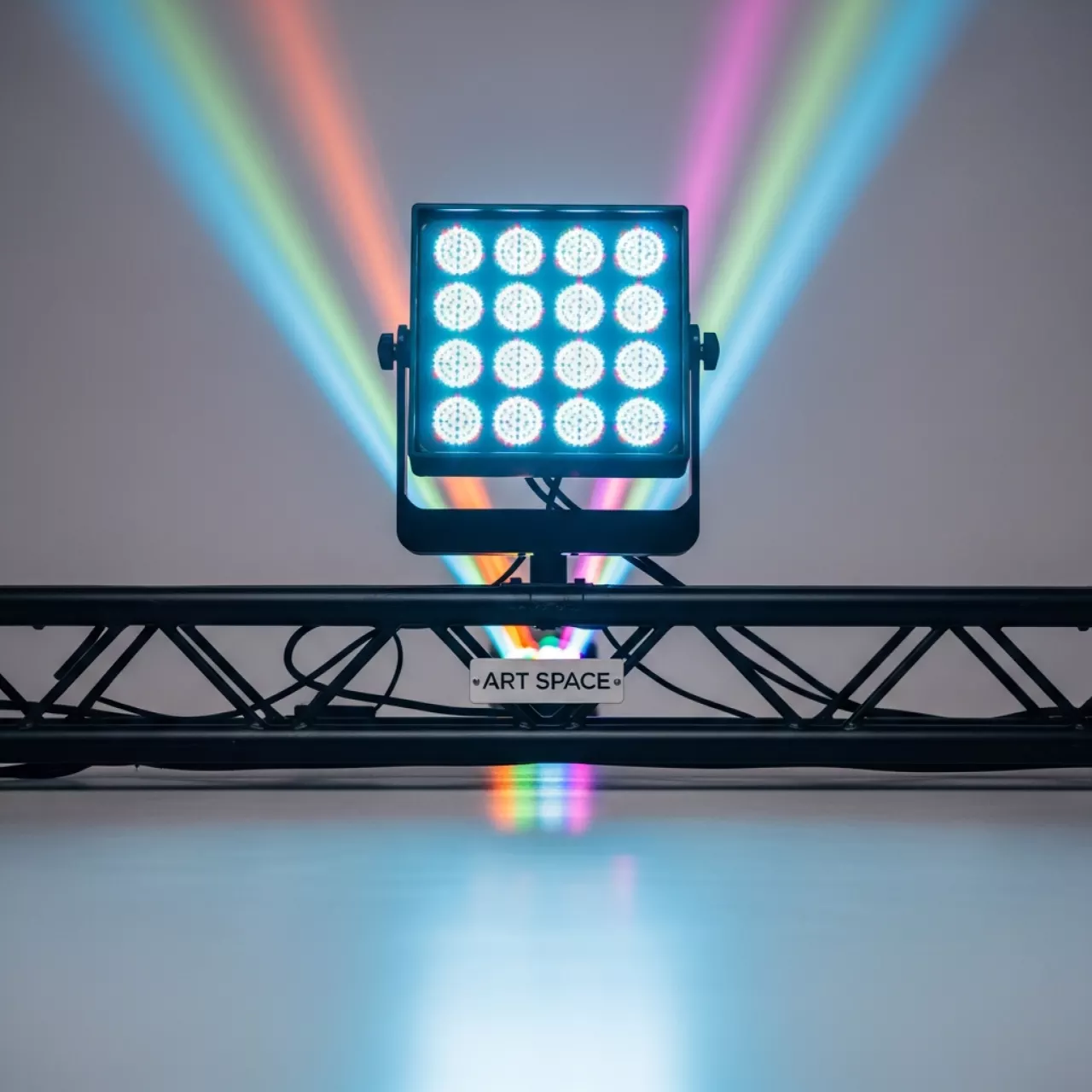 Аренда Прожектор светодиодный матричный Matrix 5х5 RGB в зале «Чайка» (Морпорт) — ART SPACE