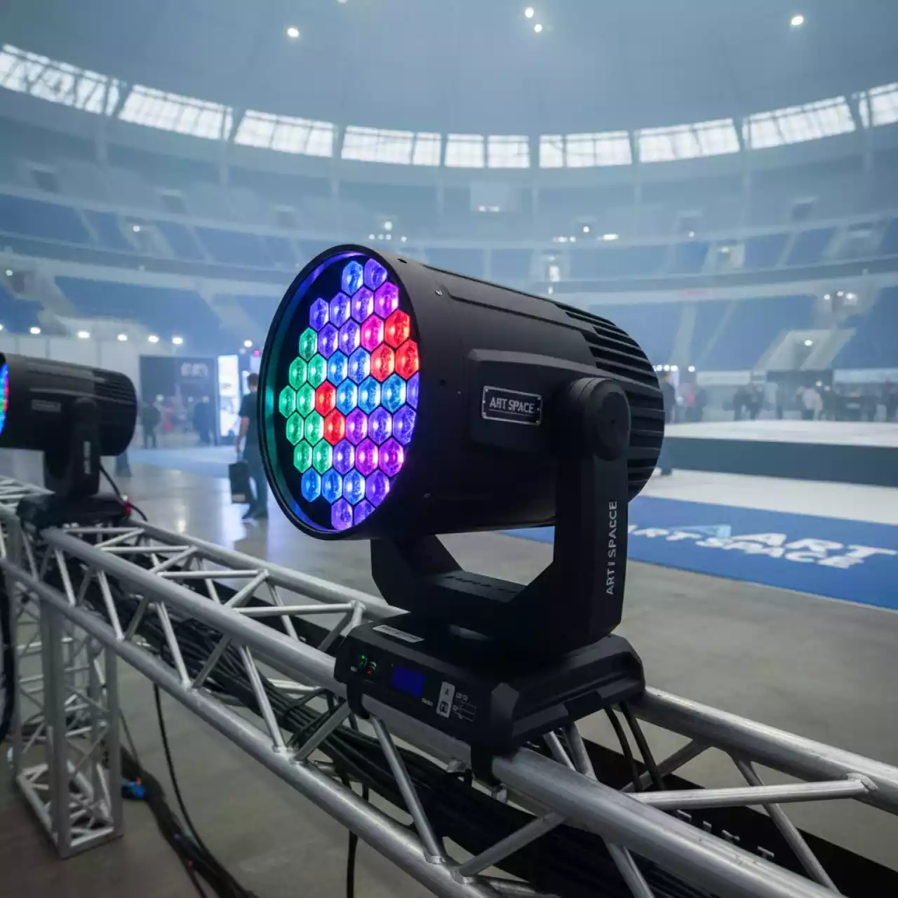 Аренда Прожектор Wash Bee Eye K 10 в ледовом дворце «Большой» — ART SPACE