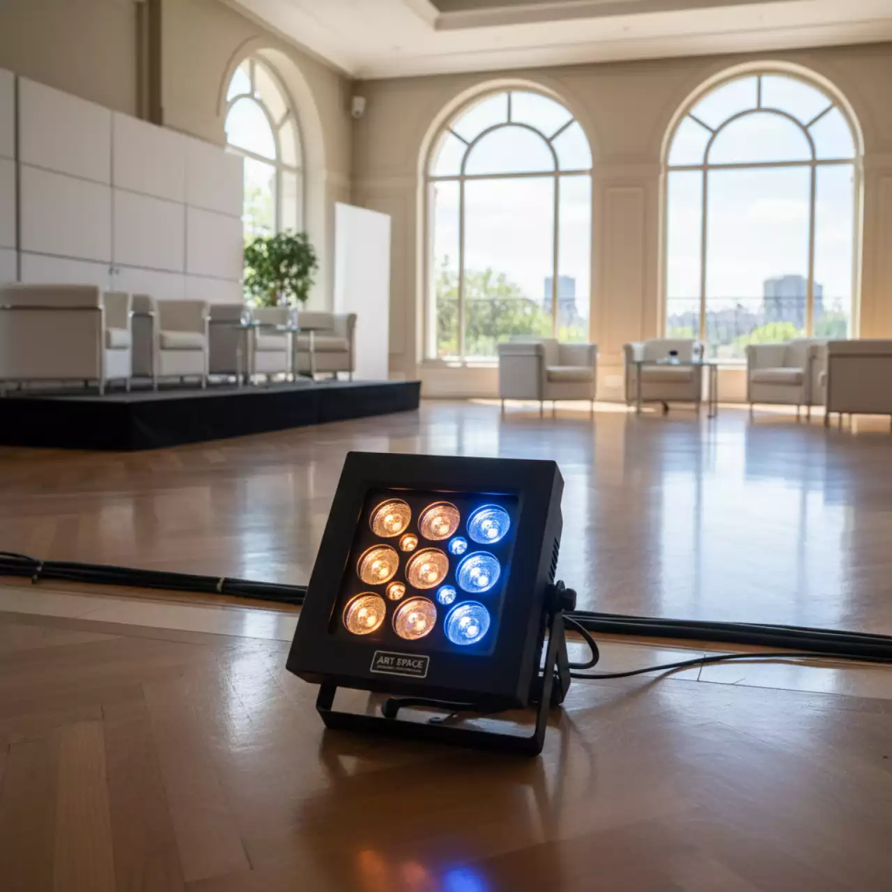 Аренда Прожектор заливающий светодиодный IL FLAT PAR1212 в Boutique Hotel PORTUM 1905 — ART SPACE