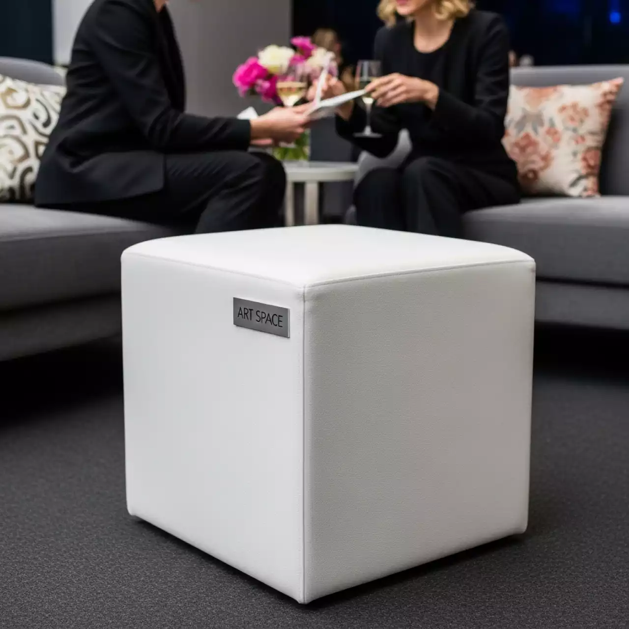 Аренда Пуф белый Cube в Sport Inn Hotel & Wellness — ART SPACE