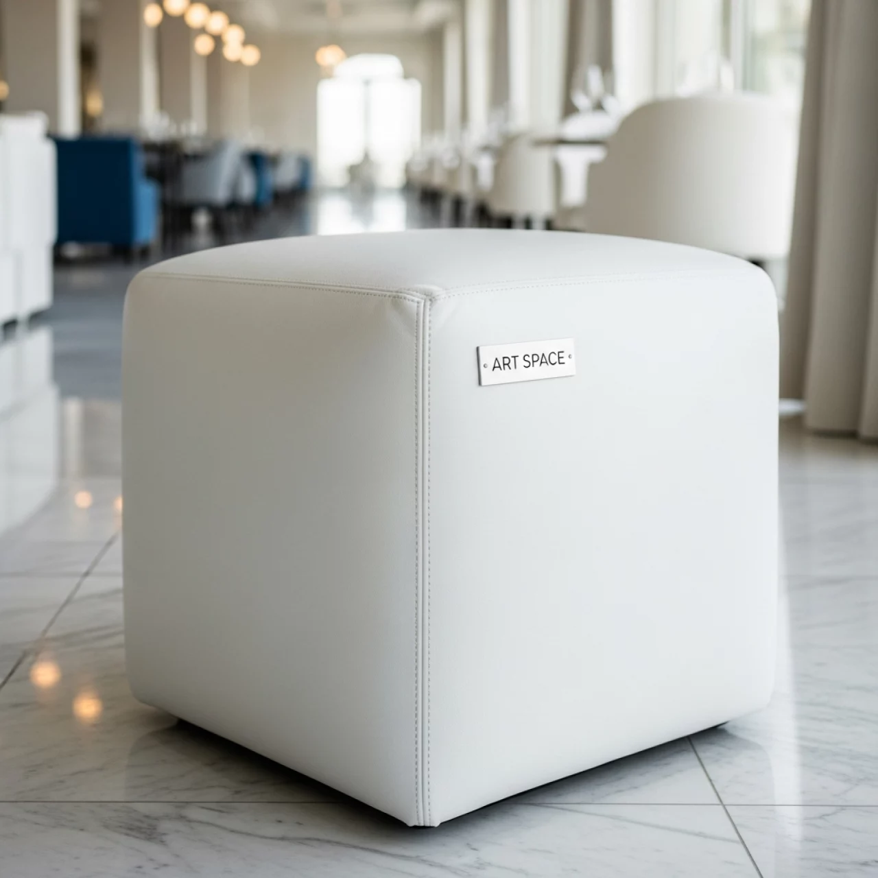 Аренда Пуф белый Privato в ресторане «D.O.M» — ART SPACE