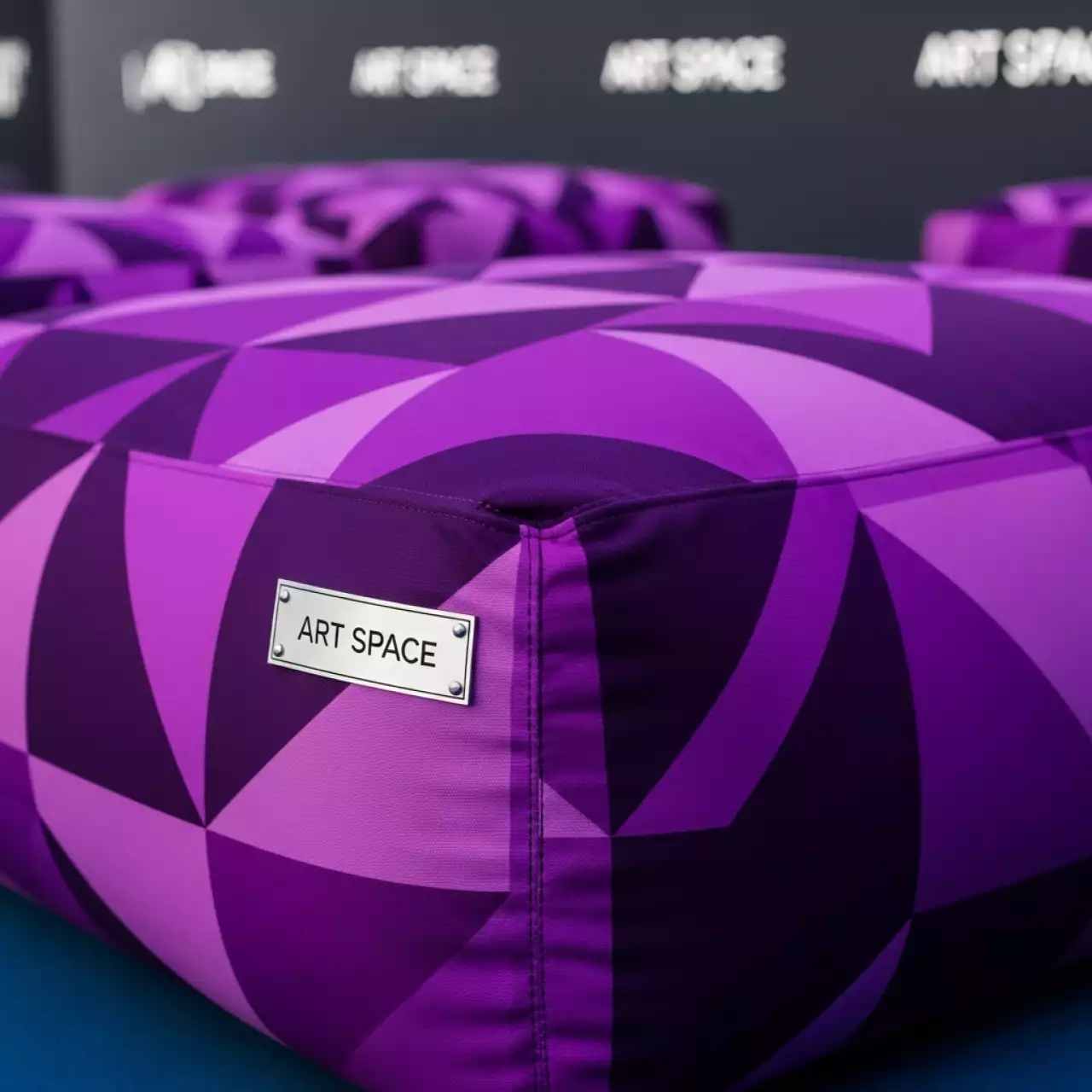 Аренда Пуф бескаркасный "Геометрия" фиолетовый в Sochi Marriott Krasnaya Polyana — ART SPACE