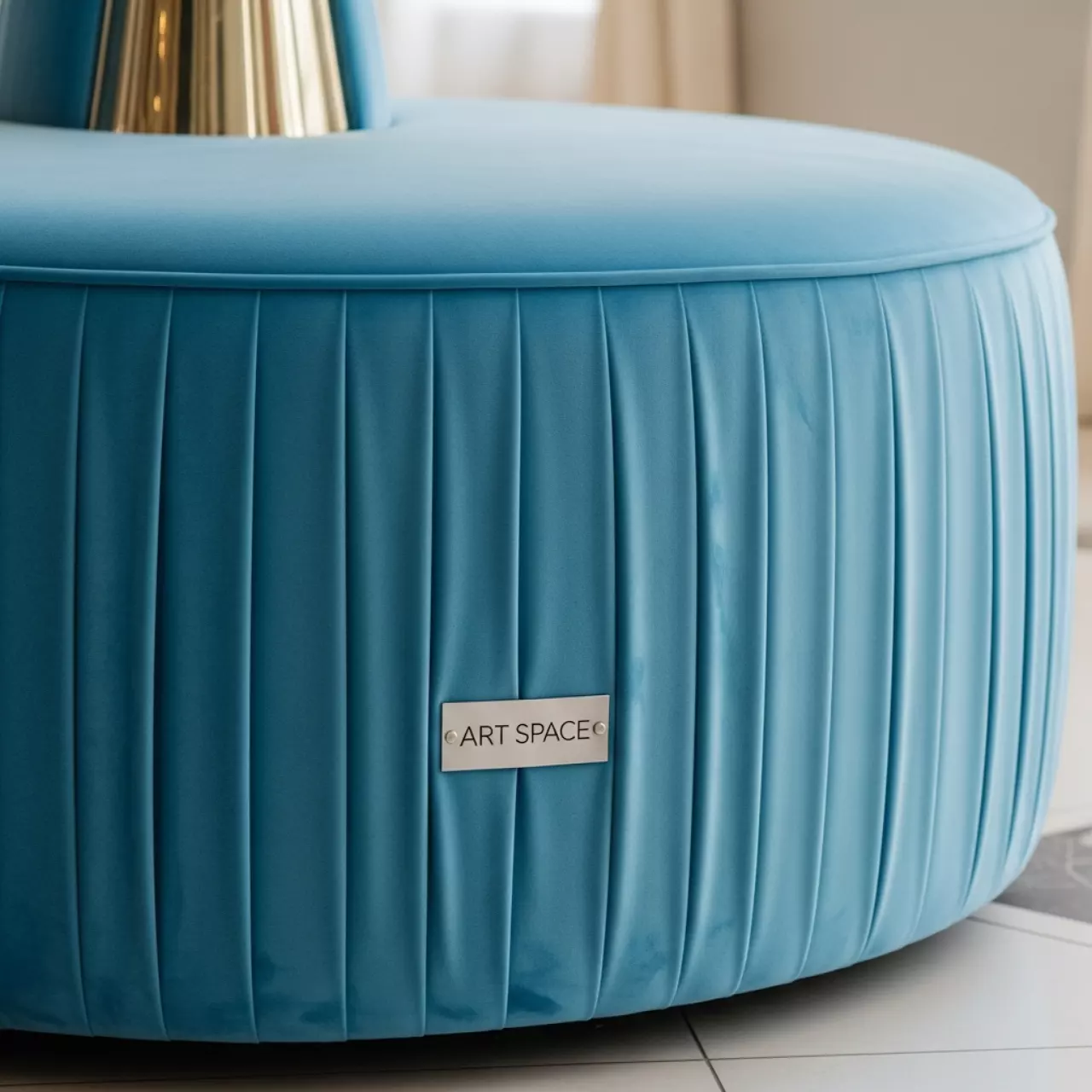 Аренда Пуф большой бархатный голубой Норман в ресторане «Баран-Рапан» — ART SPACE