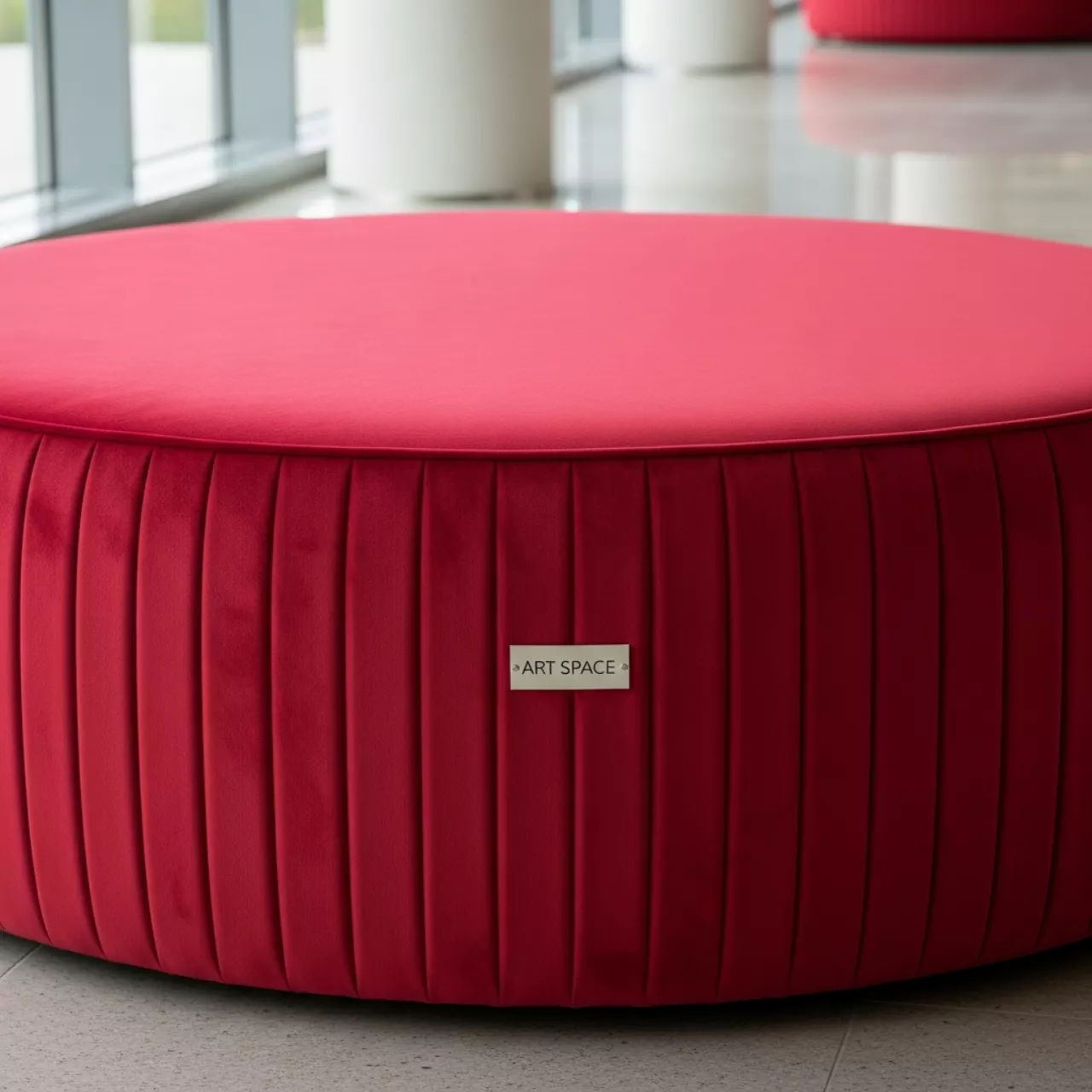 Аренда Пуф большой бархатный красный Норман 323 в конгресс-холле отеля Жемчужина — ART SPACE