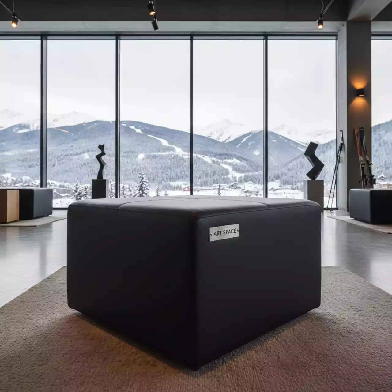 Аренда Пуф черный Cube в Golden Tulip Rosa Khutor — ART SPACE