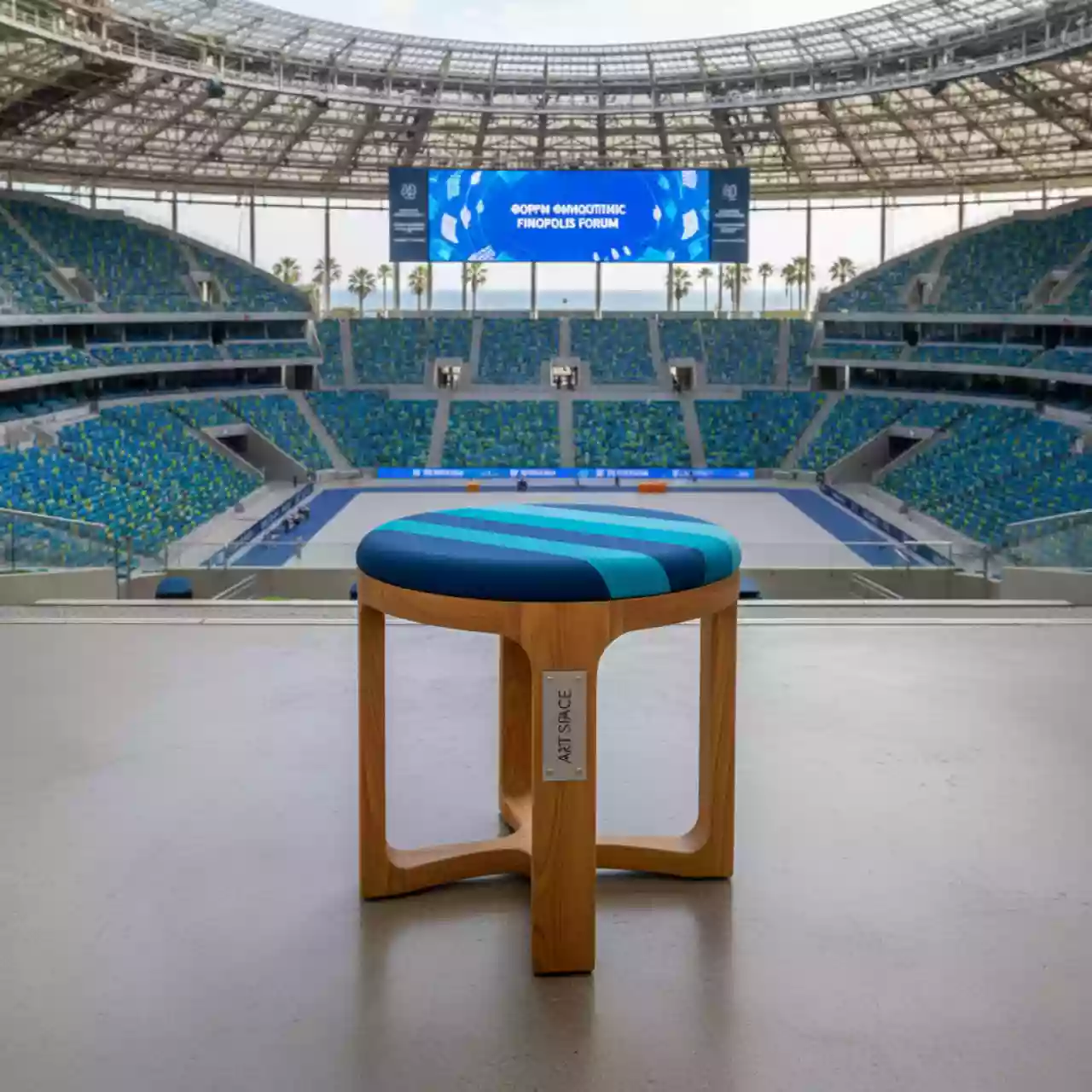 Аренда Пуф деревянный с подушкой Matisse Teak на арене «Фишт» — ART SPACE