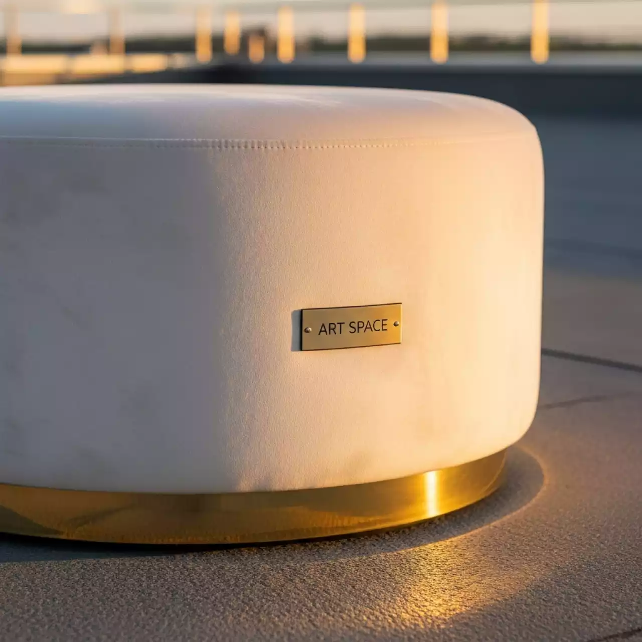 Аренда Пуф круг золотой кремовый бархат в Karat Resort — ART SPACE