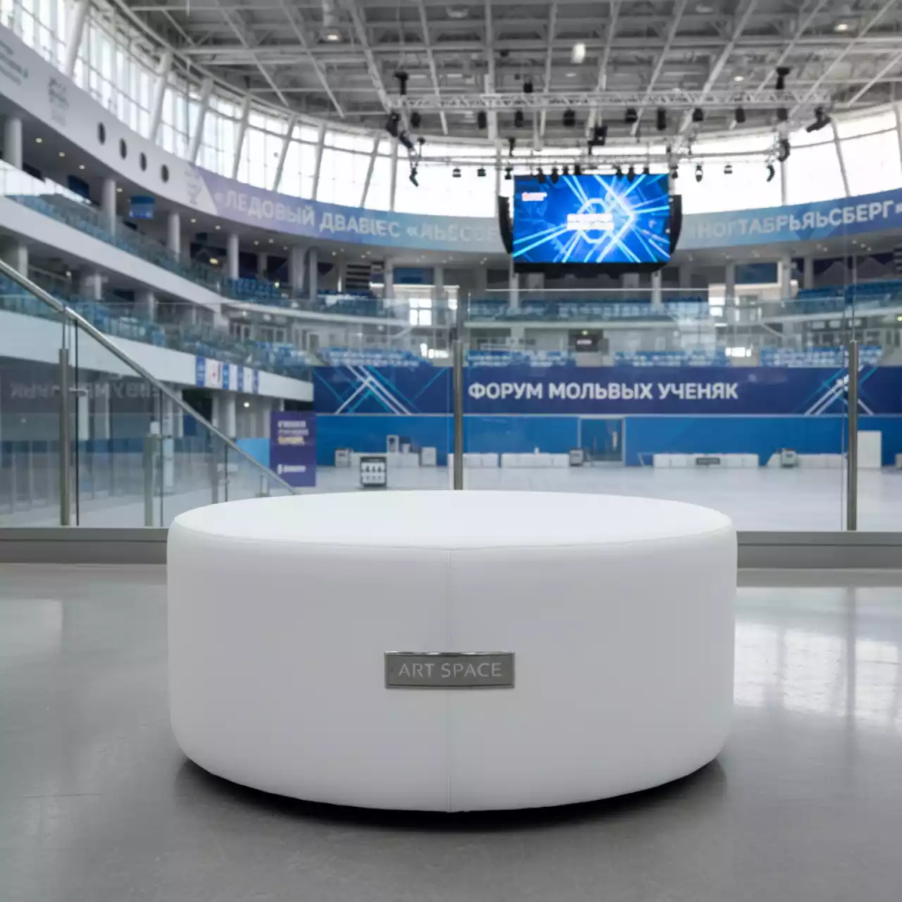 Аренда Пуф круглый белый в Ледовом дворце «Айсберг» — ART SPACE
