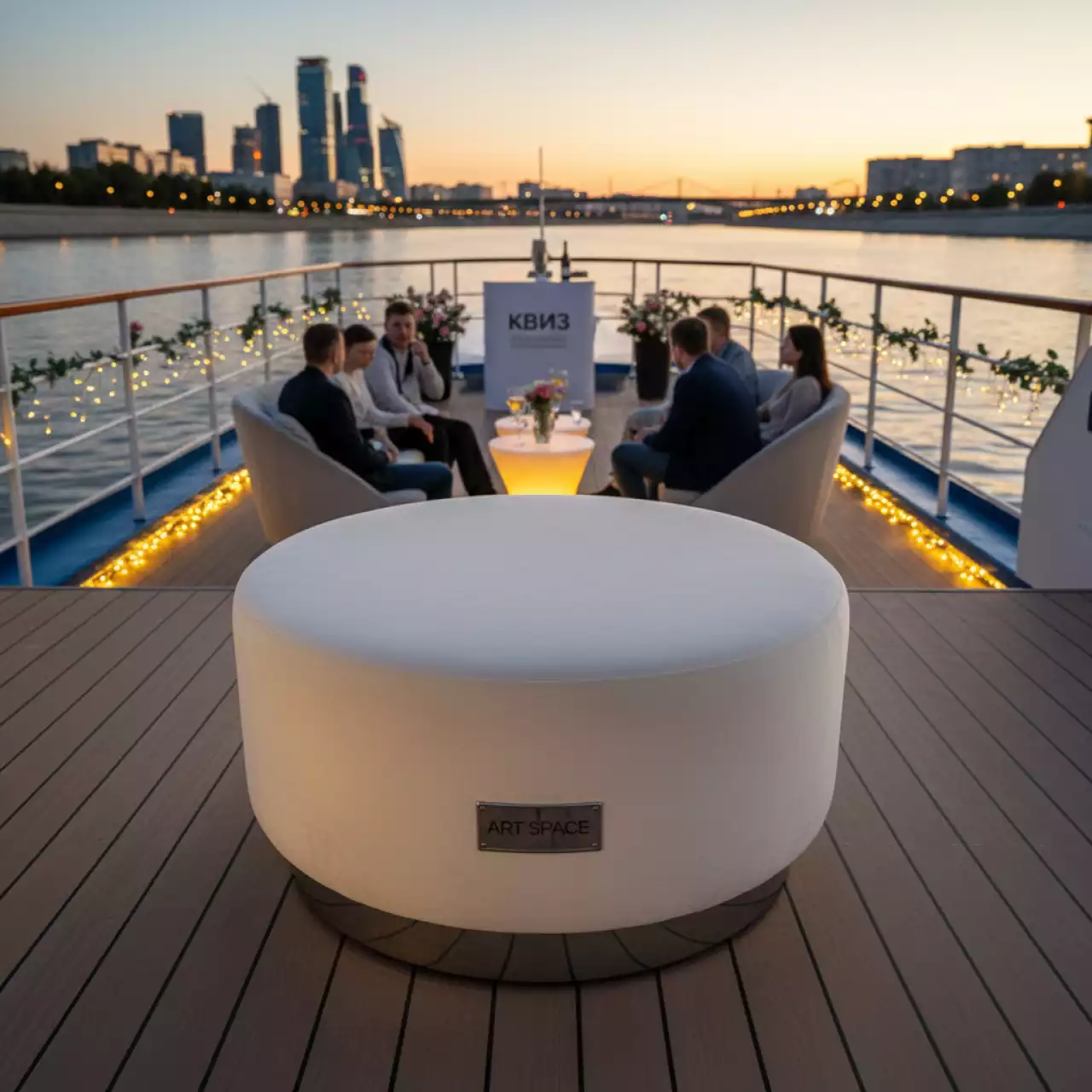 Аренда Пуф круглый серебряный молочный бархат на теплоходе «Дагомыс» — ART SPACE