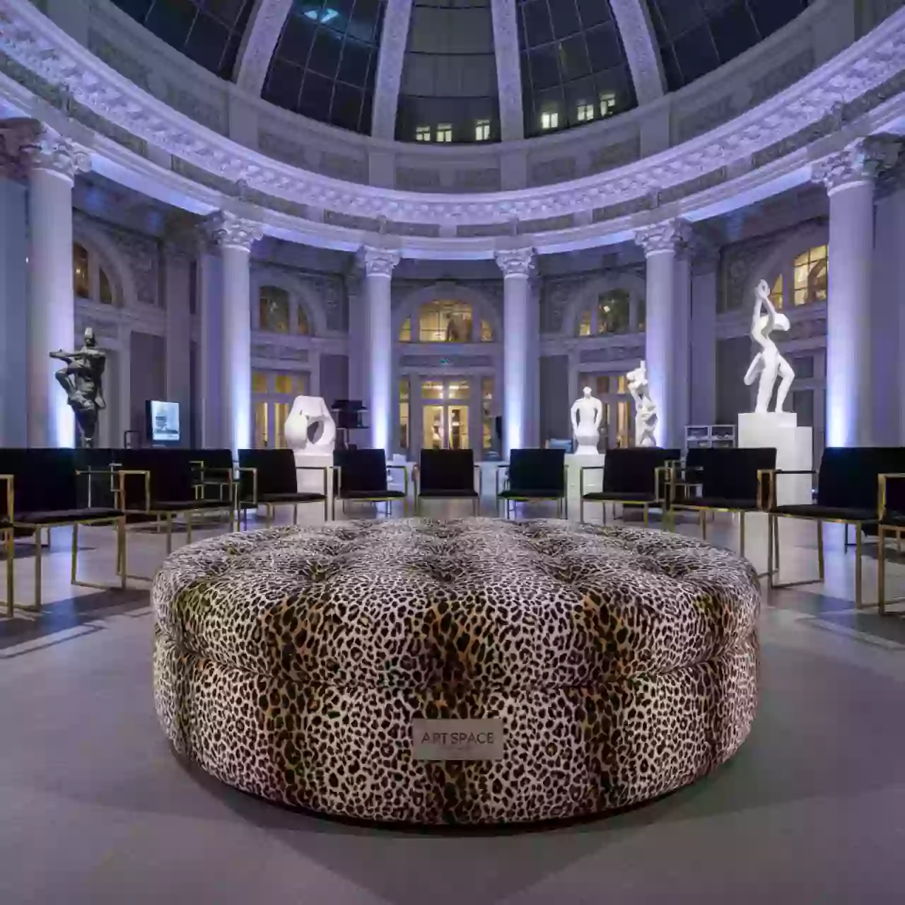 Аренда Пуф леопардовый НОРМАН бархатный большой в Зимнем театре — ART SPACE