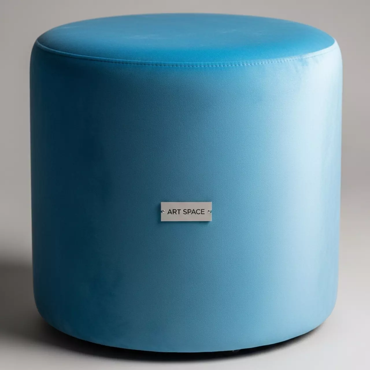 Аренда Пуф малый бархатный НОРМАН голубой в ресторане «Магадан» — ART SPACE