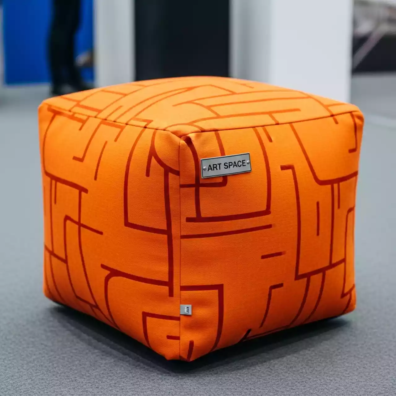 Аренда Пуф оранжевый геометрия в МФК «Горный» — ART SPACE