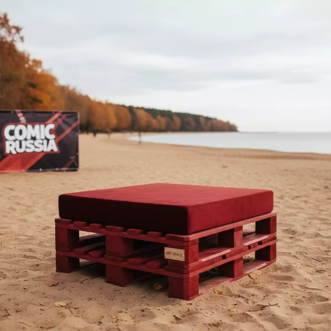Аренда Пуф паллетный красный на пляже «Маяк» — ART SPACE