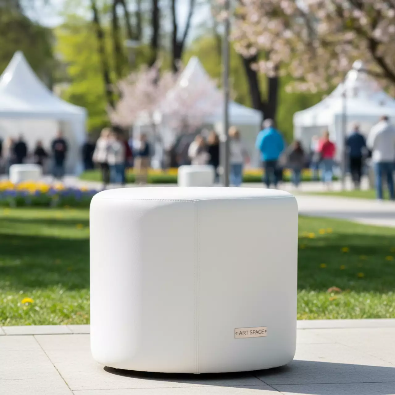 Аренда Пуф Пфальц белый 42х40 в парке «Ривьера» — ART SPACE