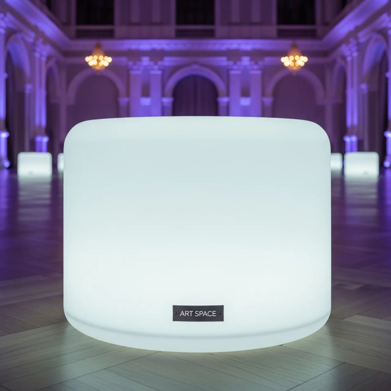 Аренда Пуф пластиковый светящийся Bot One Lighting в Зале органной и камерной музыки — ART SPACE