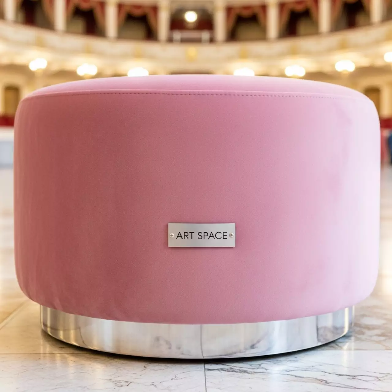 Аренда Пуф Privato silver розовый в Зимнем театре — ART SPACE