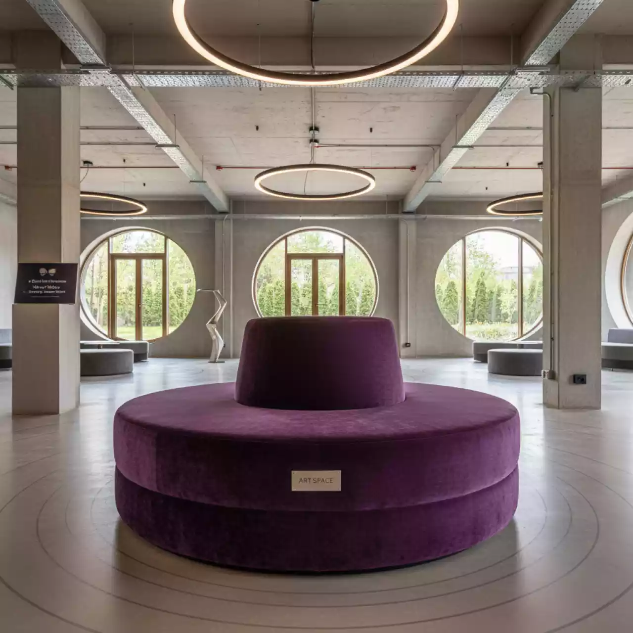 Аренда Пуф Shape круглый пурпурный в Sport Inn Hotel & Wellness — ART SPACE