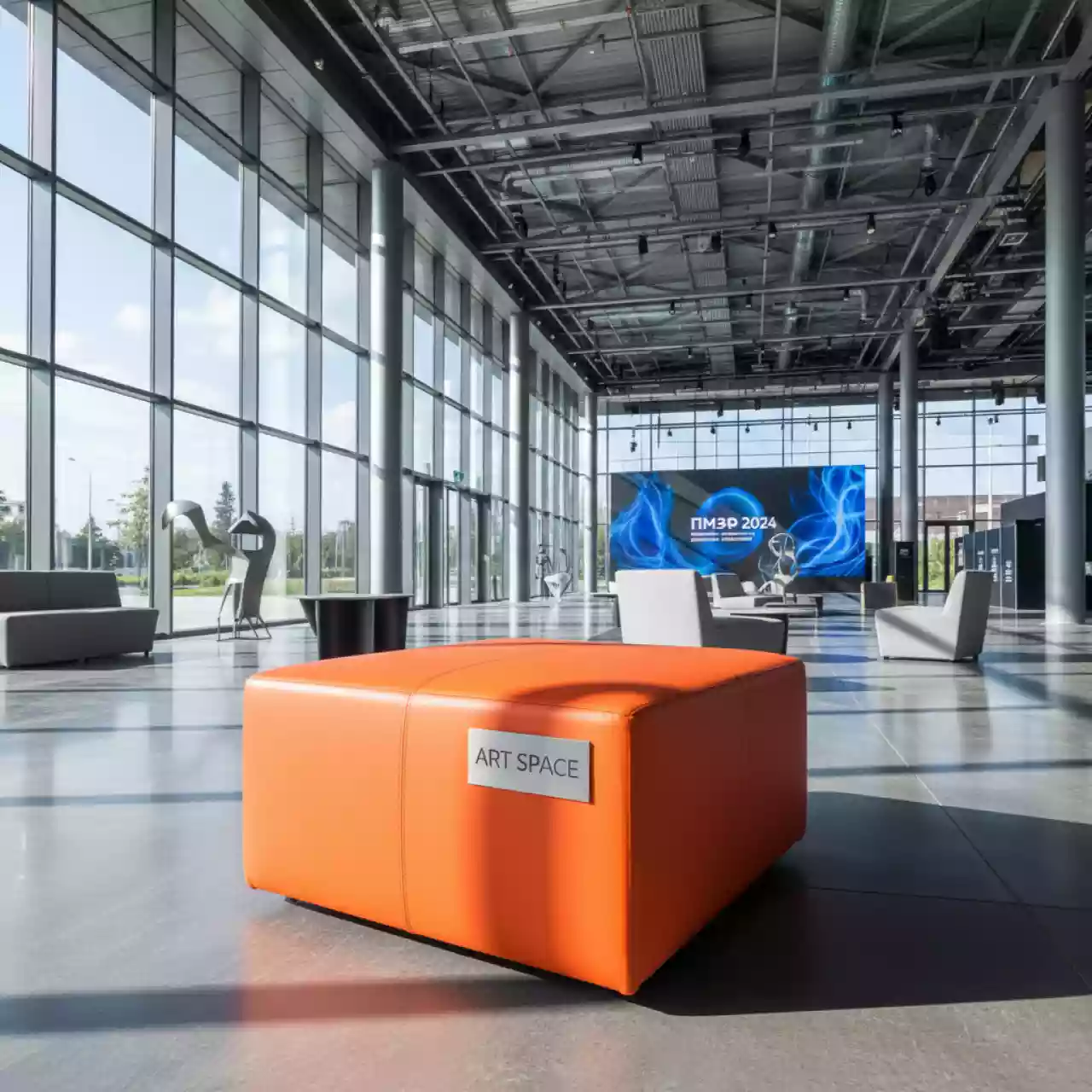 Аренда Пуф shape orange cube в Radisson Blu Resort & Congress Centre — ART SPACE