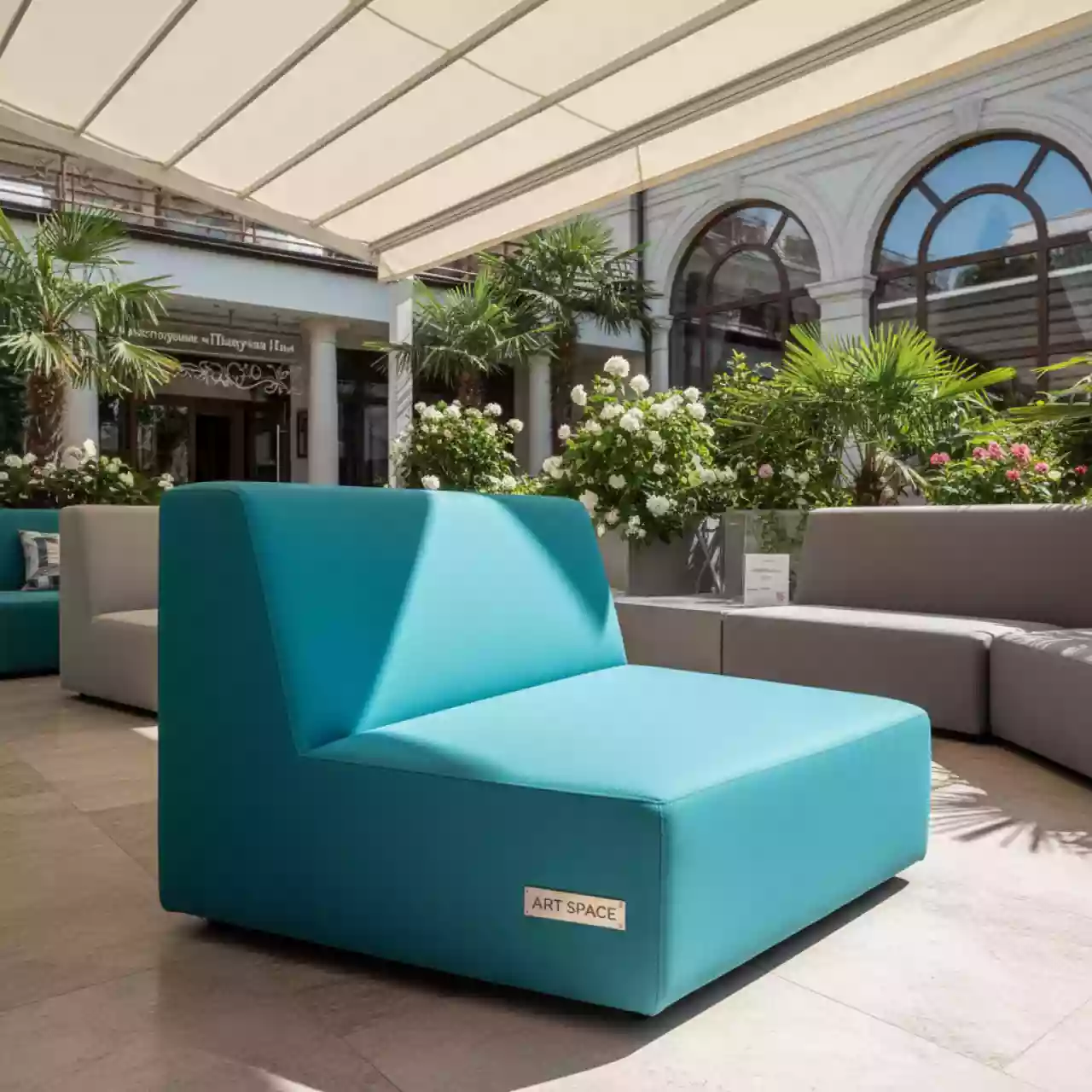 Аренда Пуф Shape треугольный аквамариновый в ресторане «Плакучая Ива» — ART SPACE