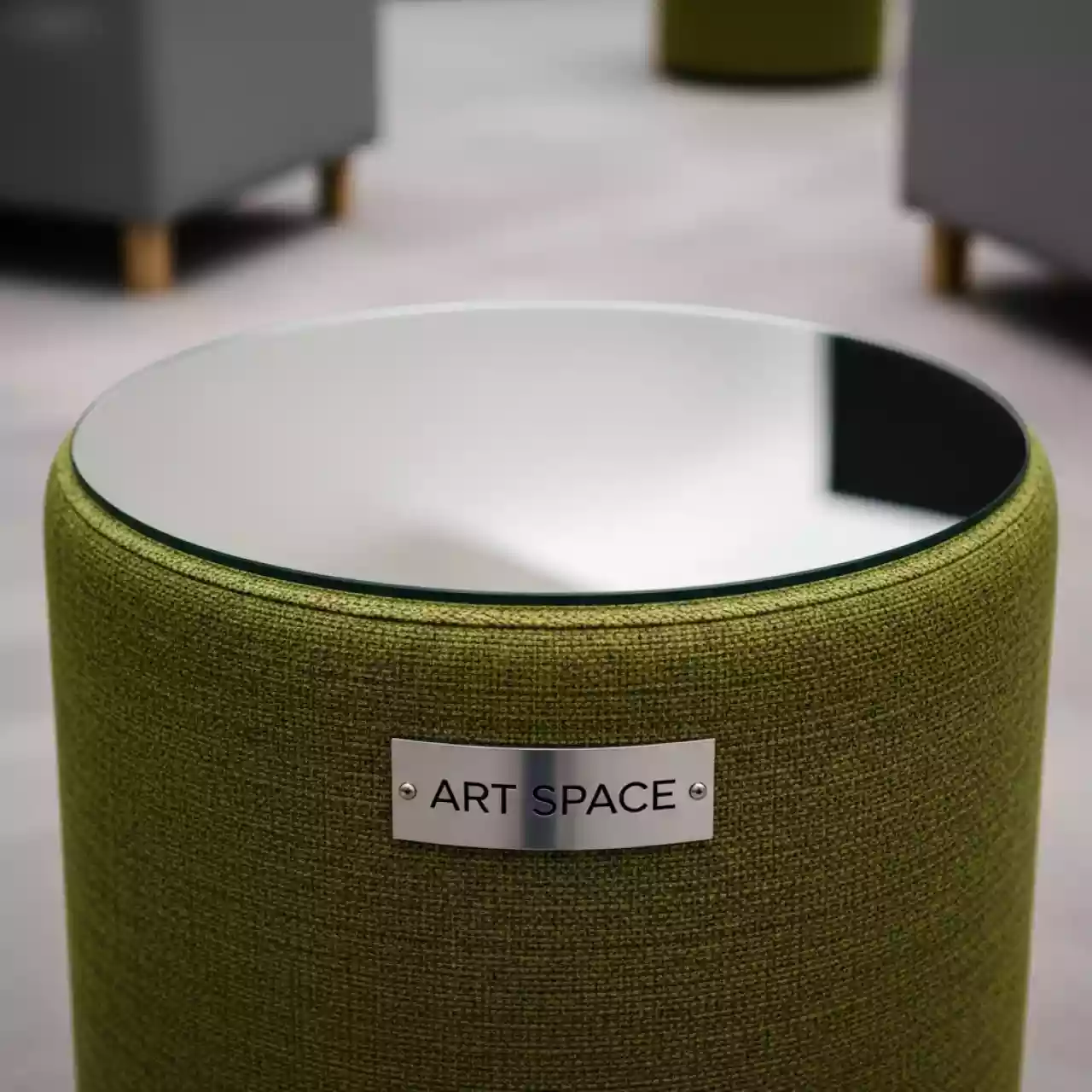 Аренда Пуф стол малый НОРМАН мшистый с зеркальной столешницей в Гранд Отель Поляна — ART SPACE