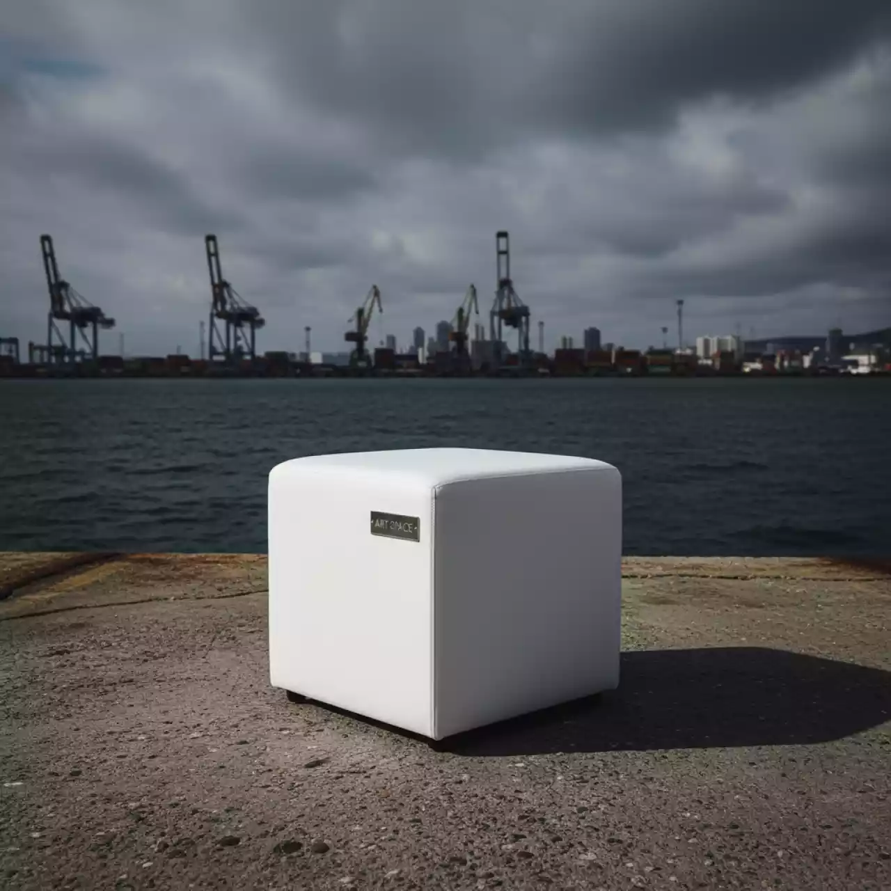 Аренда Пуф Vental белый из экокожи на территории Морпорта Сочи — ART SPACE