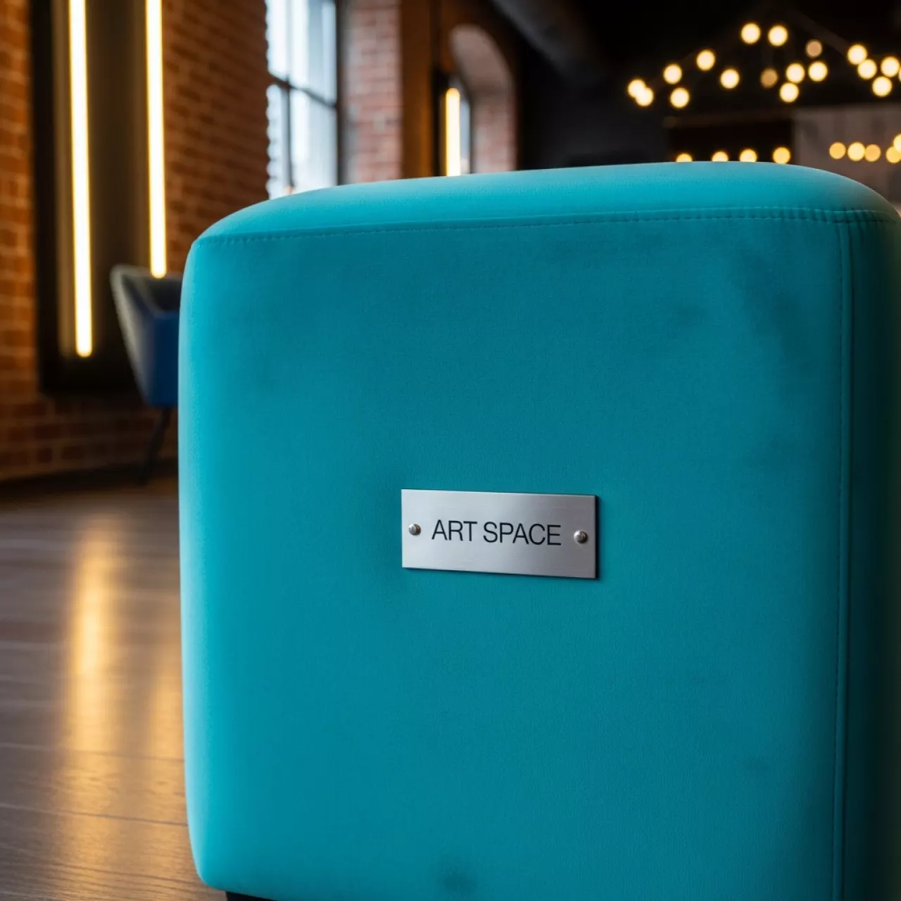 Аренда Пуфик бирюзовый SHAPE R4E 00129 в ресторане «Sanremo» — ART SPACE