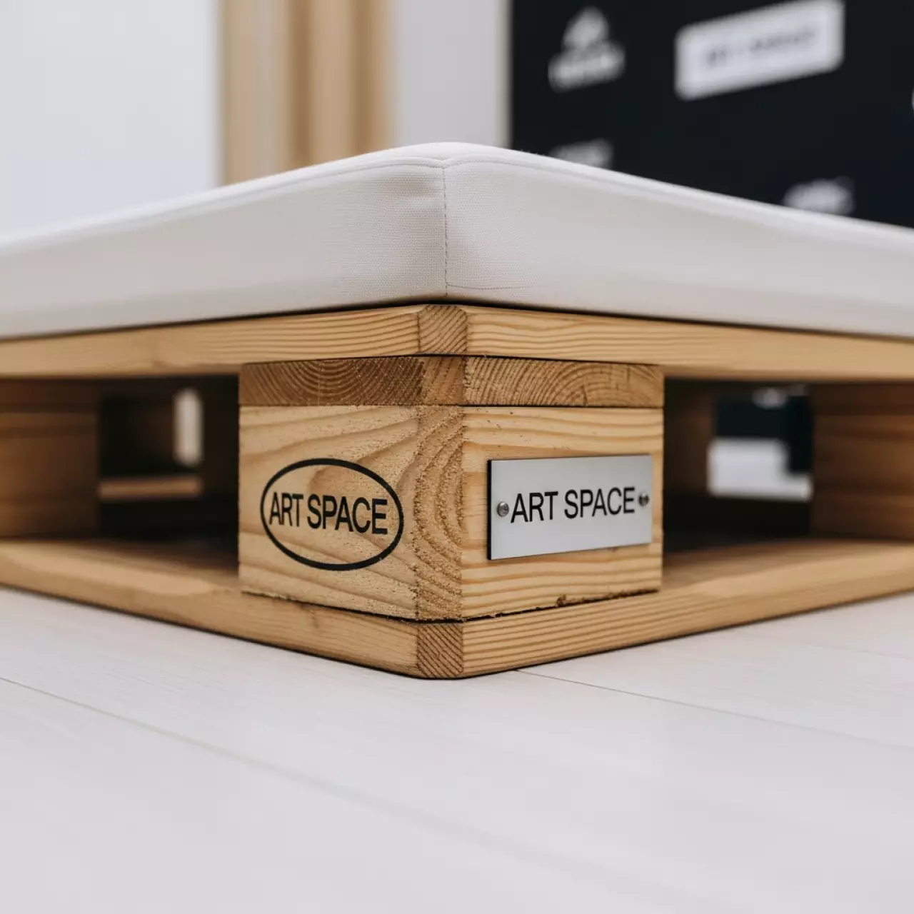 Аренда Пуфик деревянный из паллет в санатории «Октябрьский» — ART SPACE