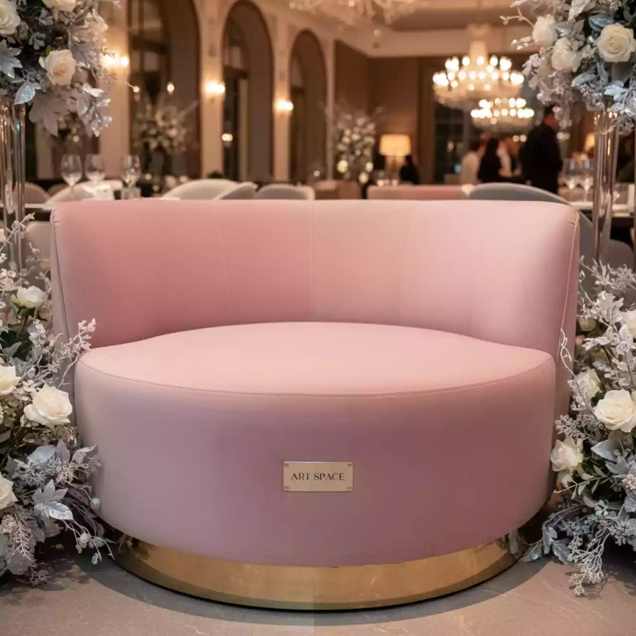 Аренда Пуфик SHAPE ROUND пудровый в ресторане «Brunello» — ART SPACE