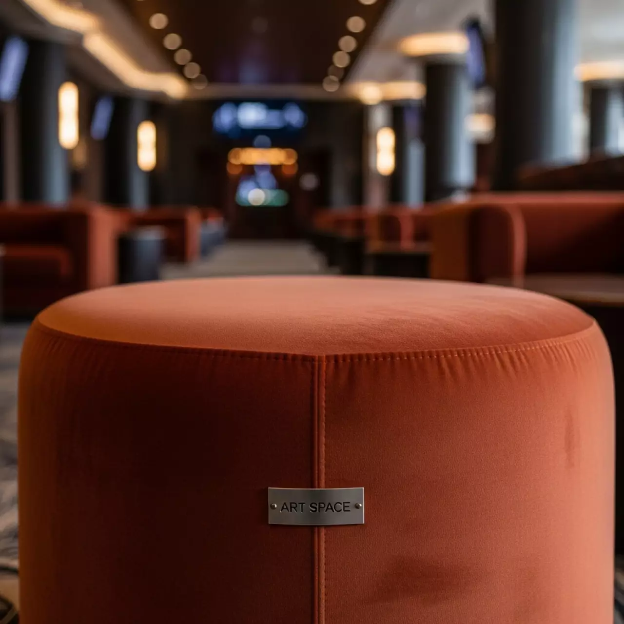 Аренда Пуфик терракотовый SHAPE в Mantera Supreme — ART SPACE