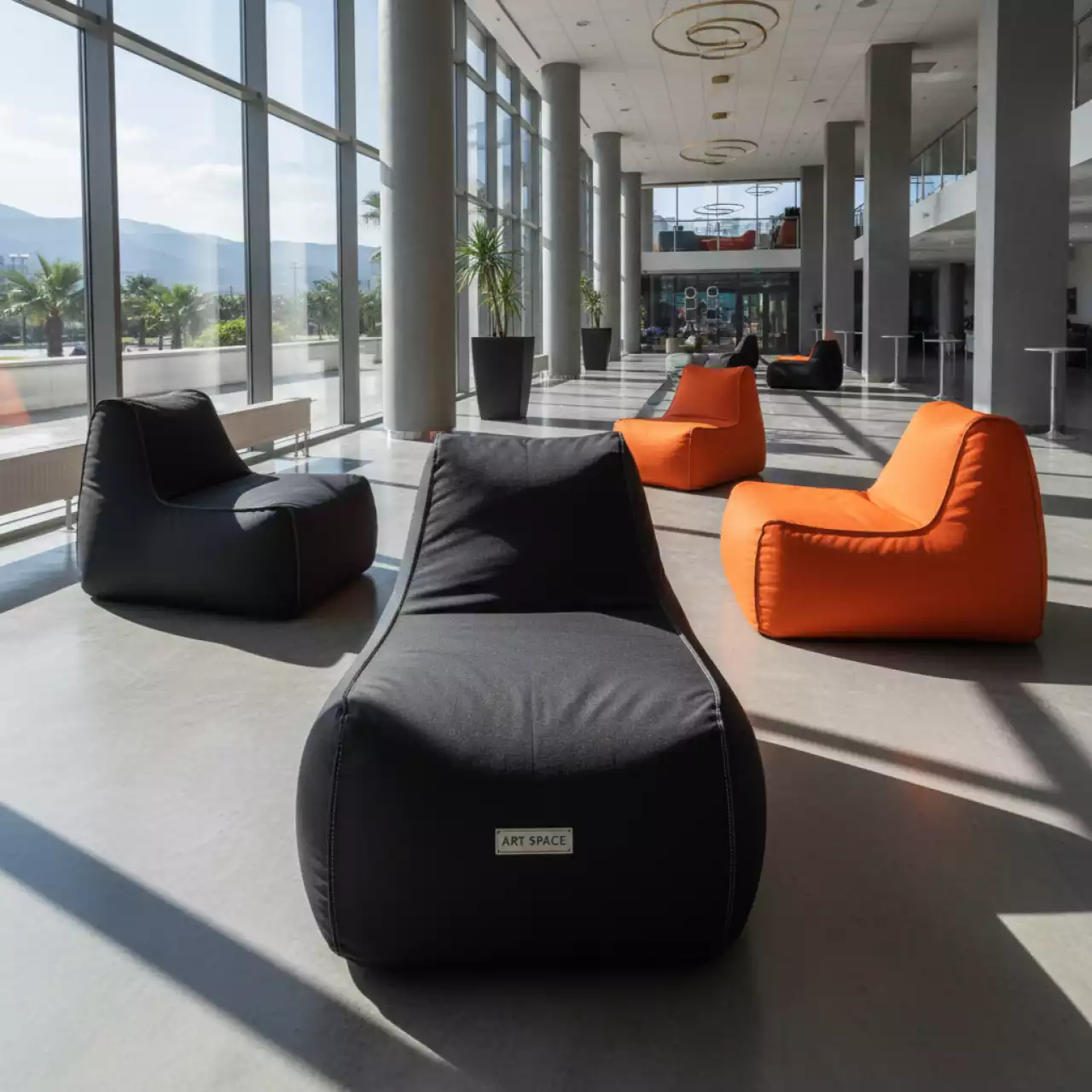 Аренда Пуфики черно оранжевые в комплексе «Дагомыс» — ART SPACE