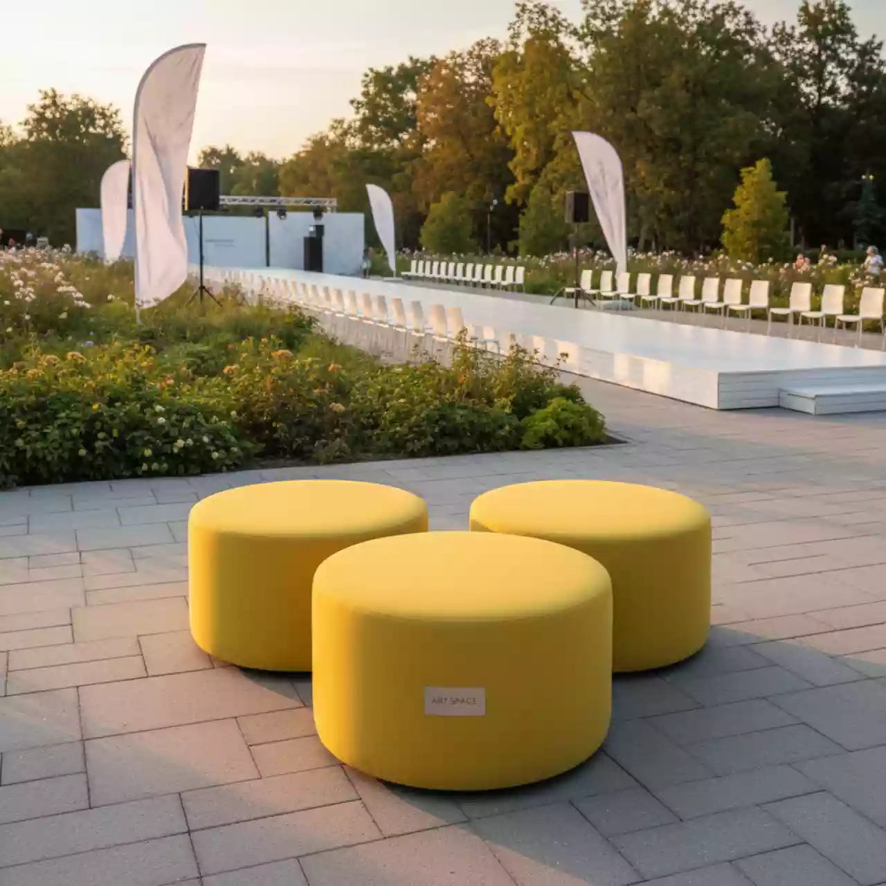 Аренда Пуфы лимонные Норман набор из 3 в парке «Ривьера» — ART SPACE