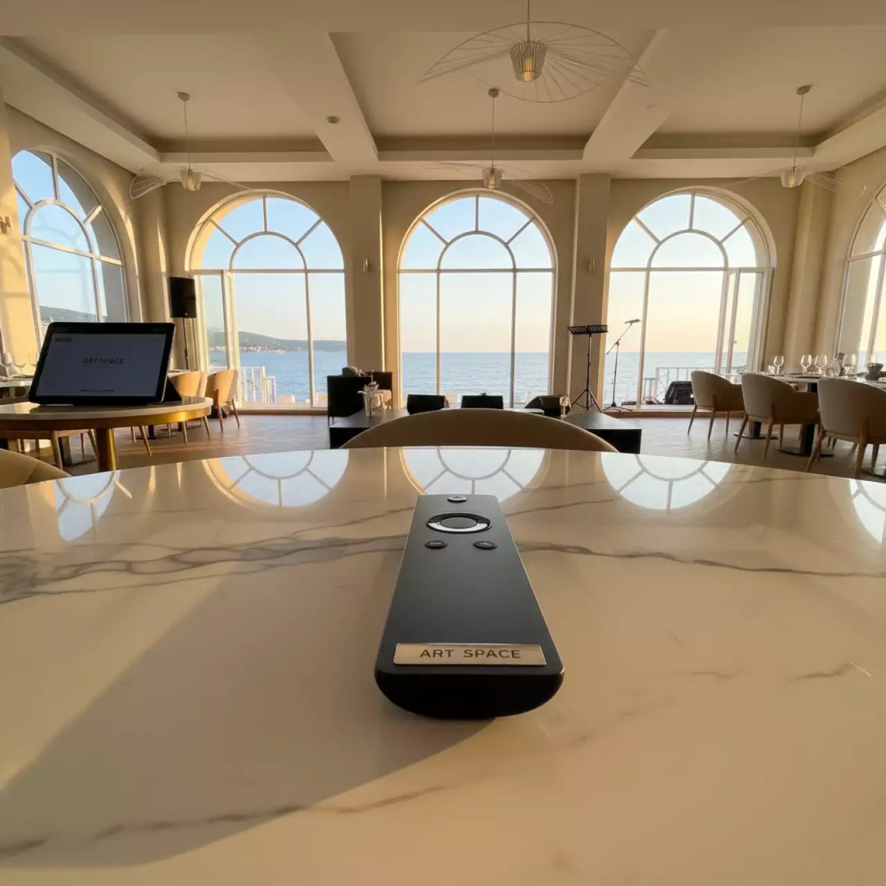 Аренда Пульт беспроводной в ресторане «D.O.M» — ART SPACE