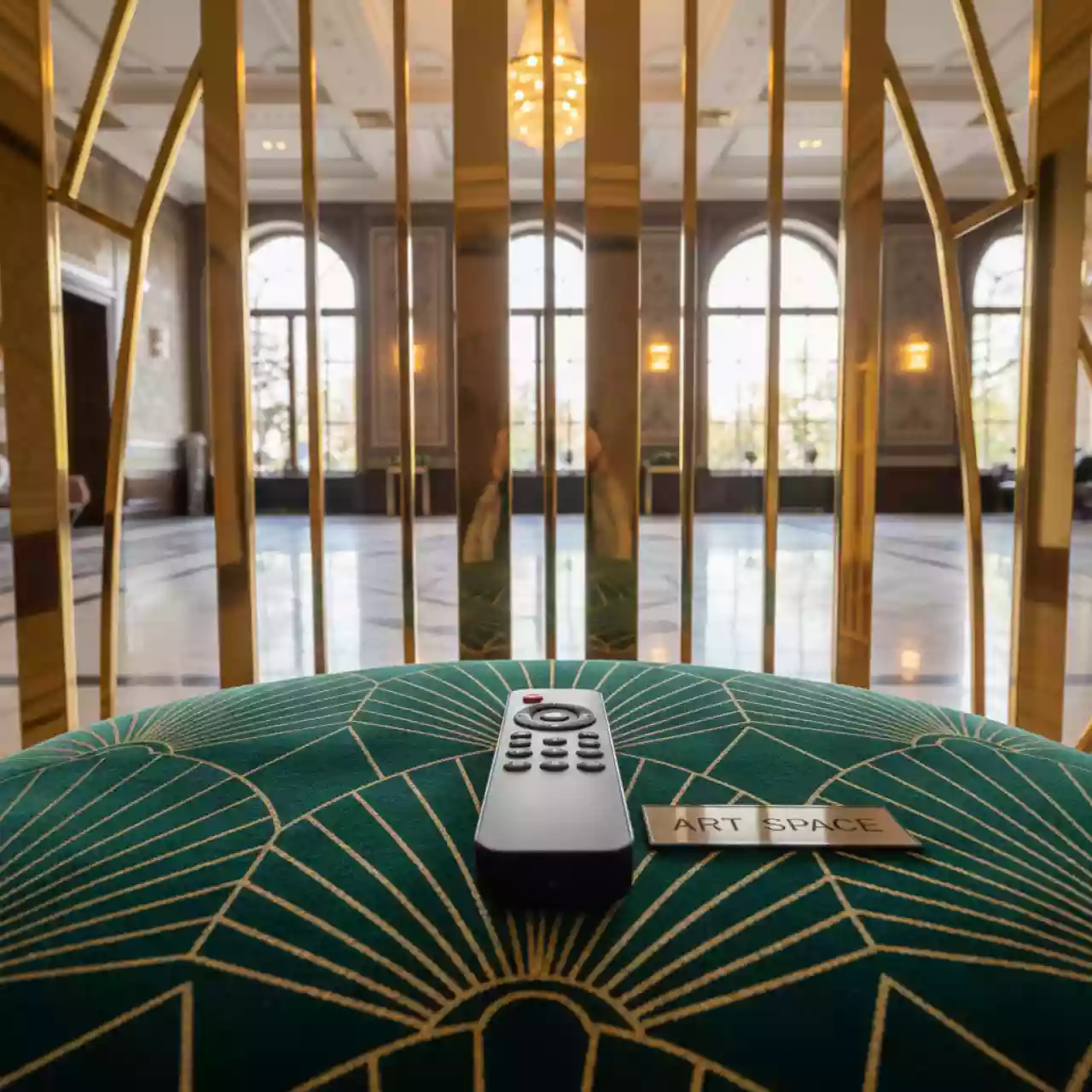 Аренда Пульт ДУ инфракрасный IRC Lumien для экранов в отеле «Богатырь» — ART SPACE