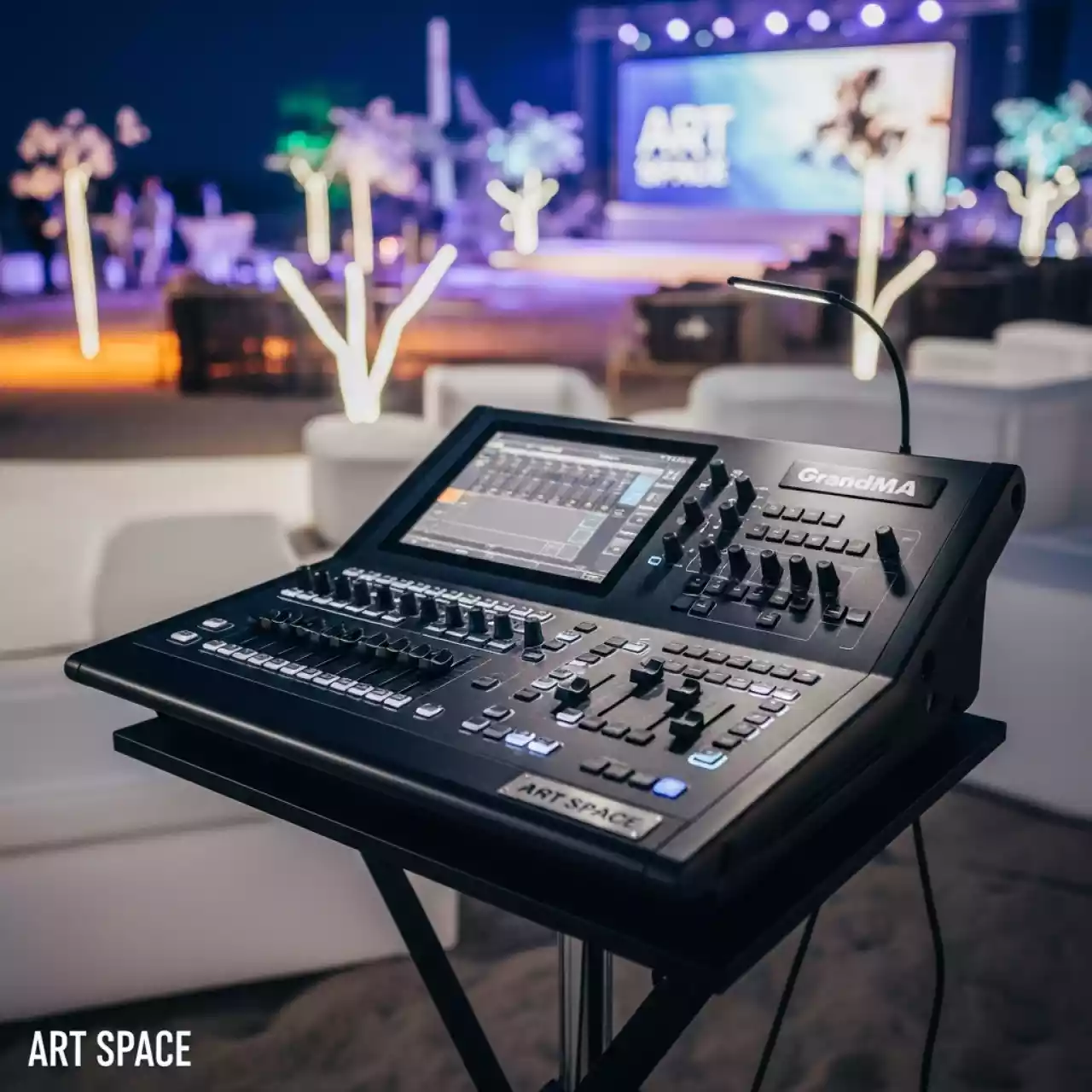 Аренда Пульт световой GrandMA light 2 на пляже «Маяк» — ART SPACE