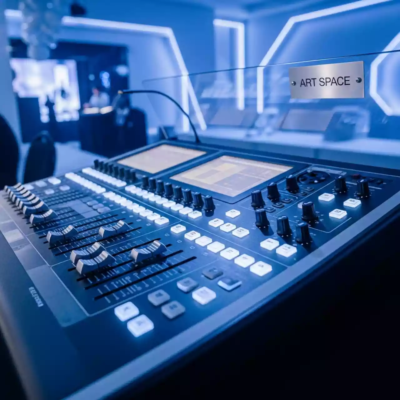 Аренда Пульт световой GrandMA onPC Command Wing в Radisson Blu Resort & Congress Centre — ART SPACE