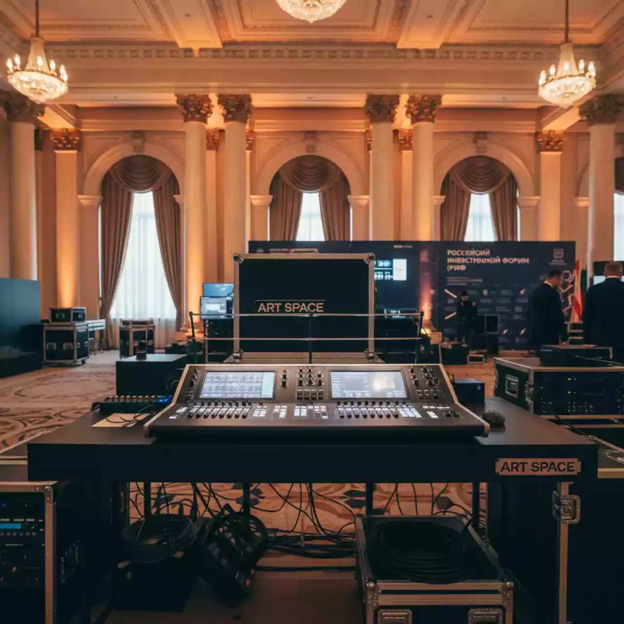 Аренда Пульт управления светом MA lightning on PC wing в Radisson Collection Paradise — ART SPACE