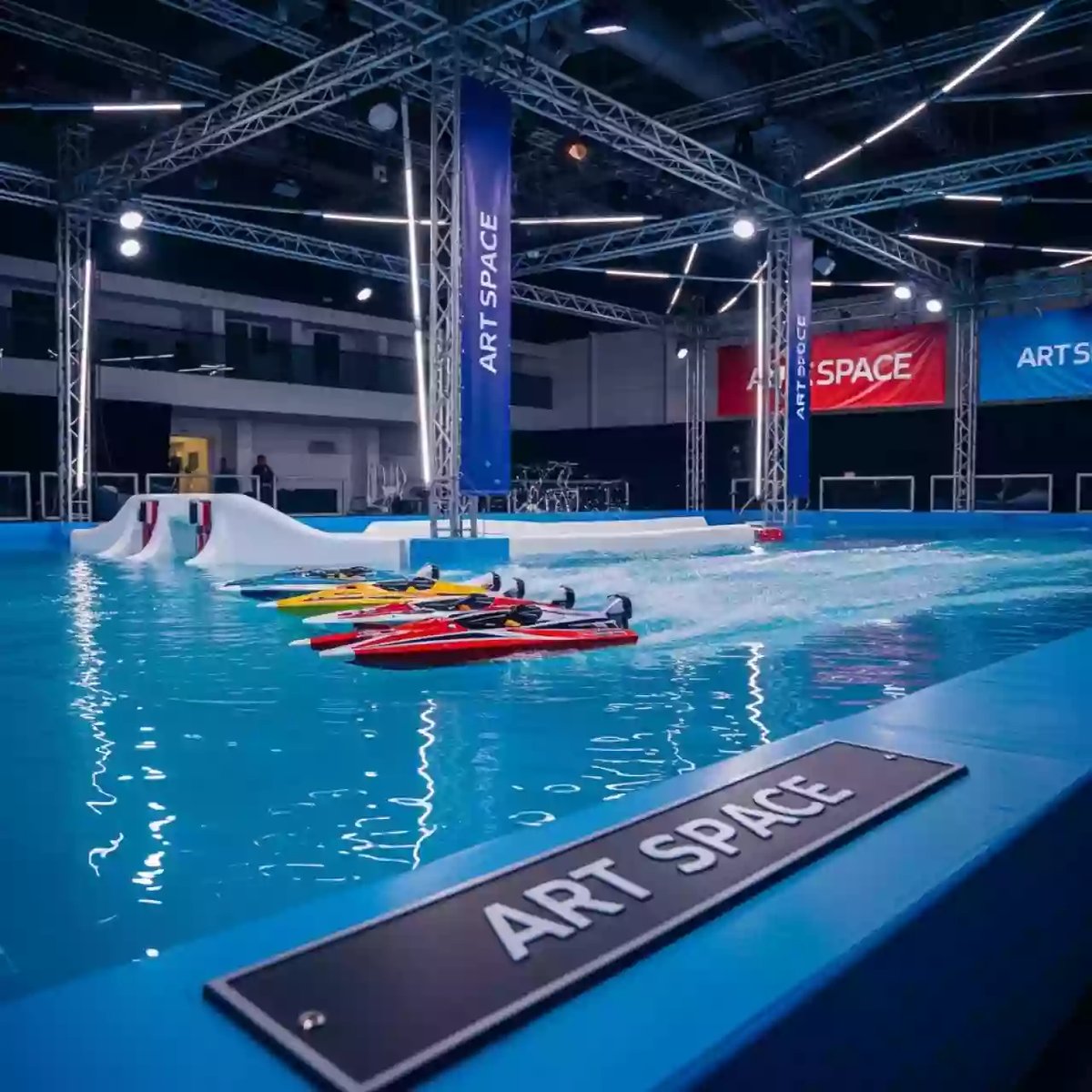 Аренда Радиоуправляемые катера в конгресс-холле отеля Жемчужина — ART SPACE