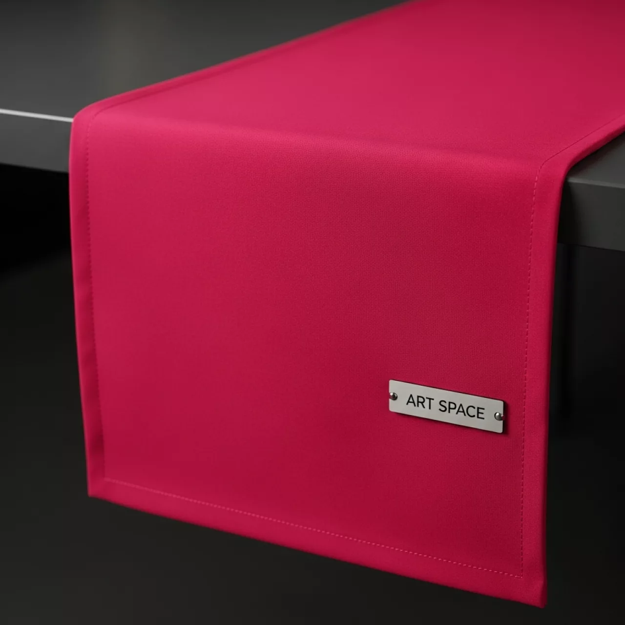 Аренда Раннер малиновый 37х217 см на VIP теплоходе (Морпорт Сочи) — ART SPACE