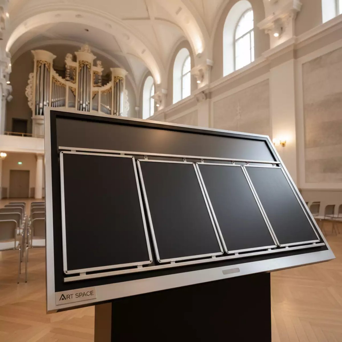 Аренда Рельсовая система Skilo 4 меловые доски интерактивная панель 86" в Зале органной и камерной музыки — ART SPACE