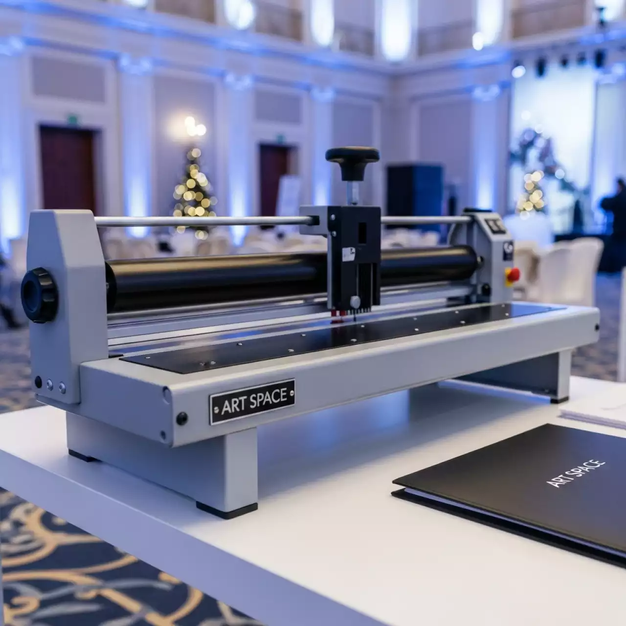 Аренда Резак для бумаги KW Trio 13024 3024 в Radisson Blu Resort & Congress Centre — ART SPACE