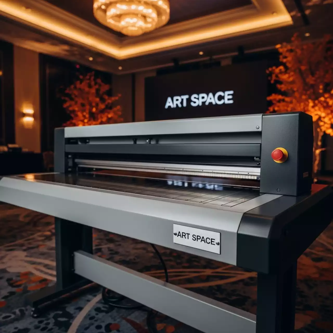 Аренда Резак для бумаги Neolt EL Sword 250 в Cosmos Sochi Hotel — ART SPACE