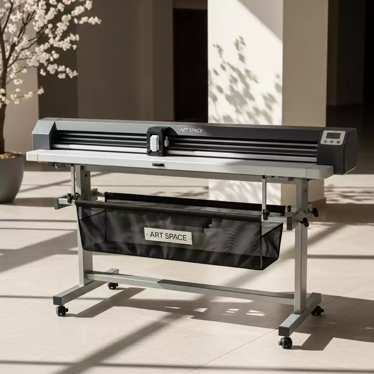 Аренда Режущий плоттер Graphtec CE7000 160 со стендом и корзиной в Courtyard by Marriott Sochi — ART SPACE