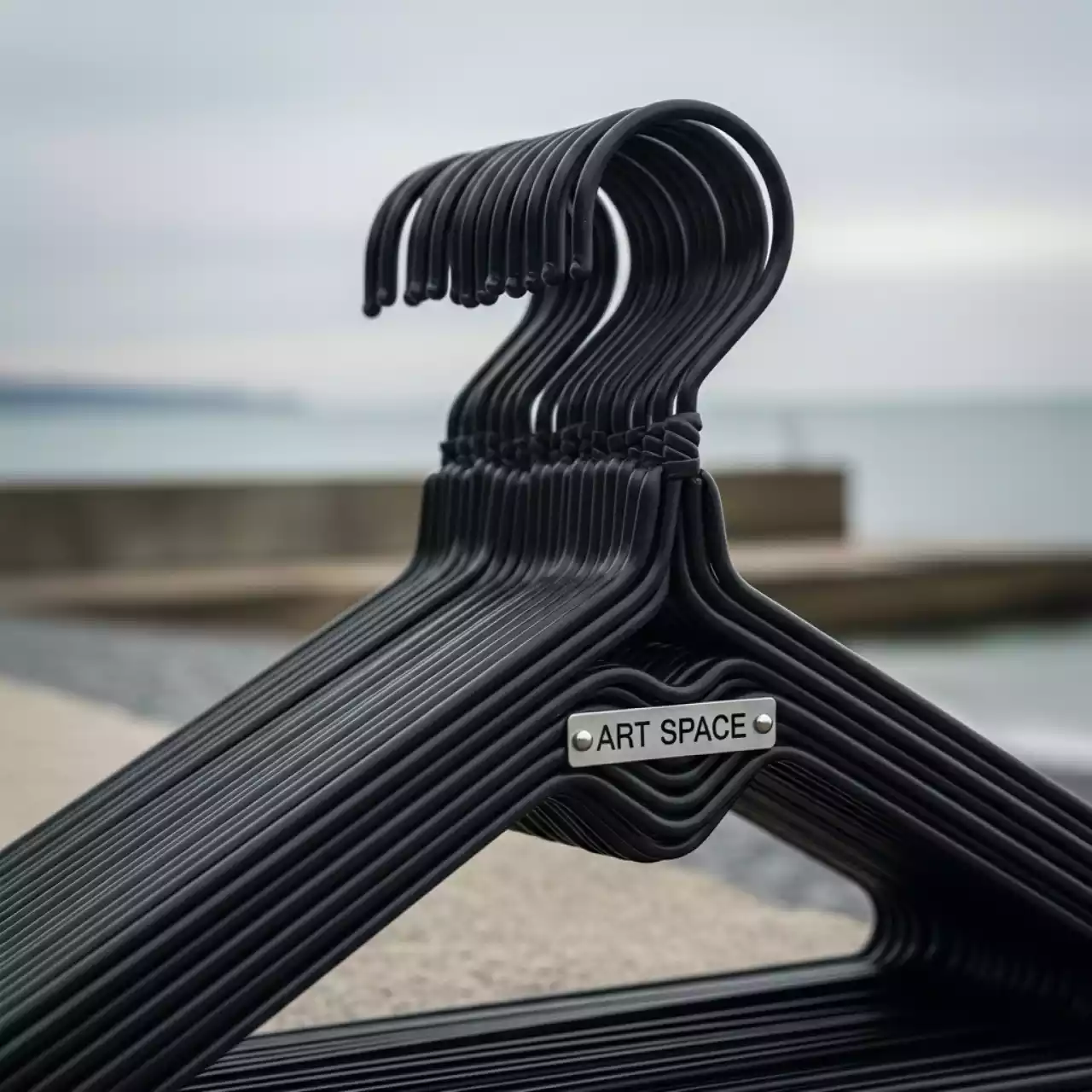 Аренда Ригель для календаря 105 мм черный 100 штук на пляже «Мандарин» — ART SPACE