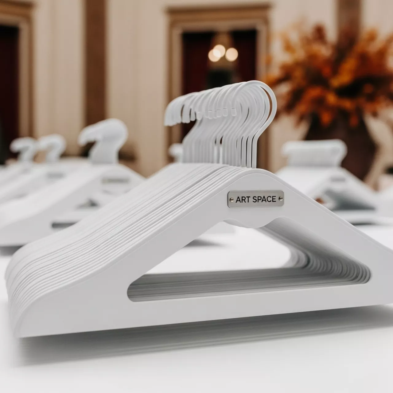 Аренда Ригели для календарей 400 мм 1000 штук белые в Panorama by Mercure — ART SPACE