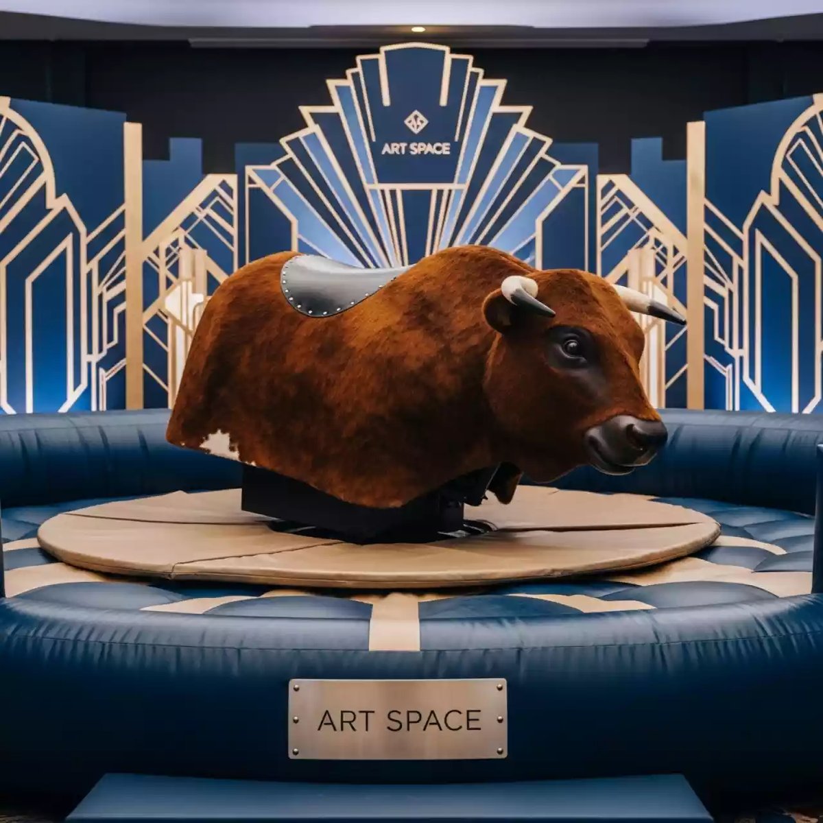 Аренда Родео Медведь в Radisson Blu Resort & Congress Centre — ART SPACE