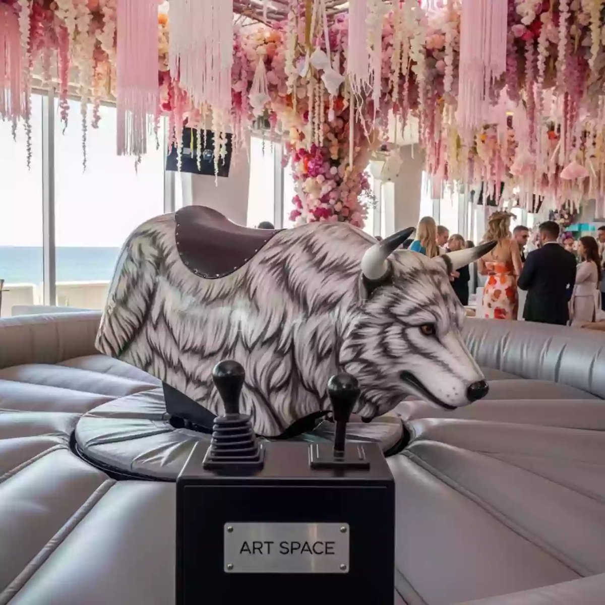 Аренда Родео Волк и аттракционы для Масленицы в пляжном клубе Del Mar — ART SPACE