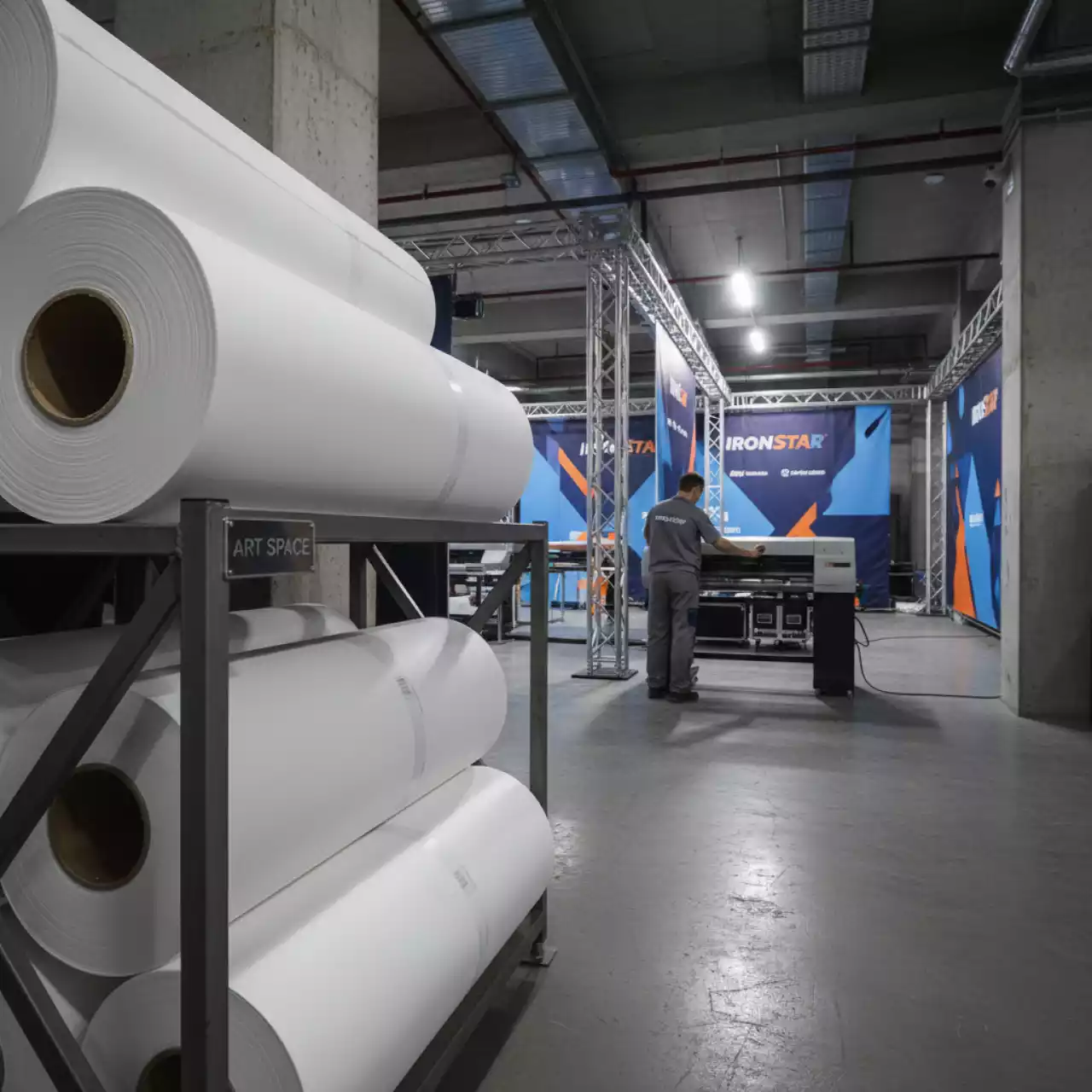 Аренда Рулонная бумага без покрытия Lomond Offset Paper XL 80 г м² 914x45 м в комплексе «Дагомыс» — ART SPACE