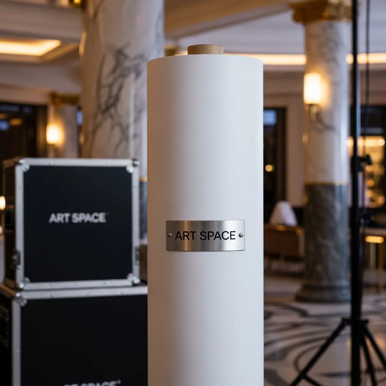 Аренда Рулонная бумага для плоттера Canon Glossy Photo Paper PEFC 200 г м² 0,914x30 м 50,8 мм в пляжном клубе Del Mar — ART SPACE