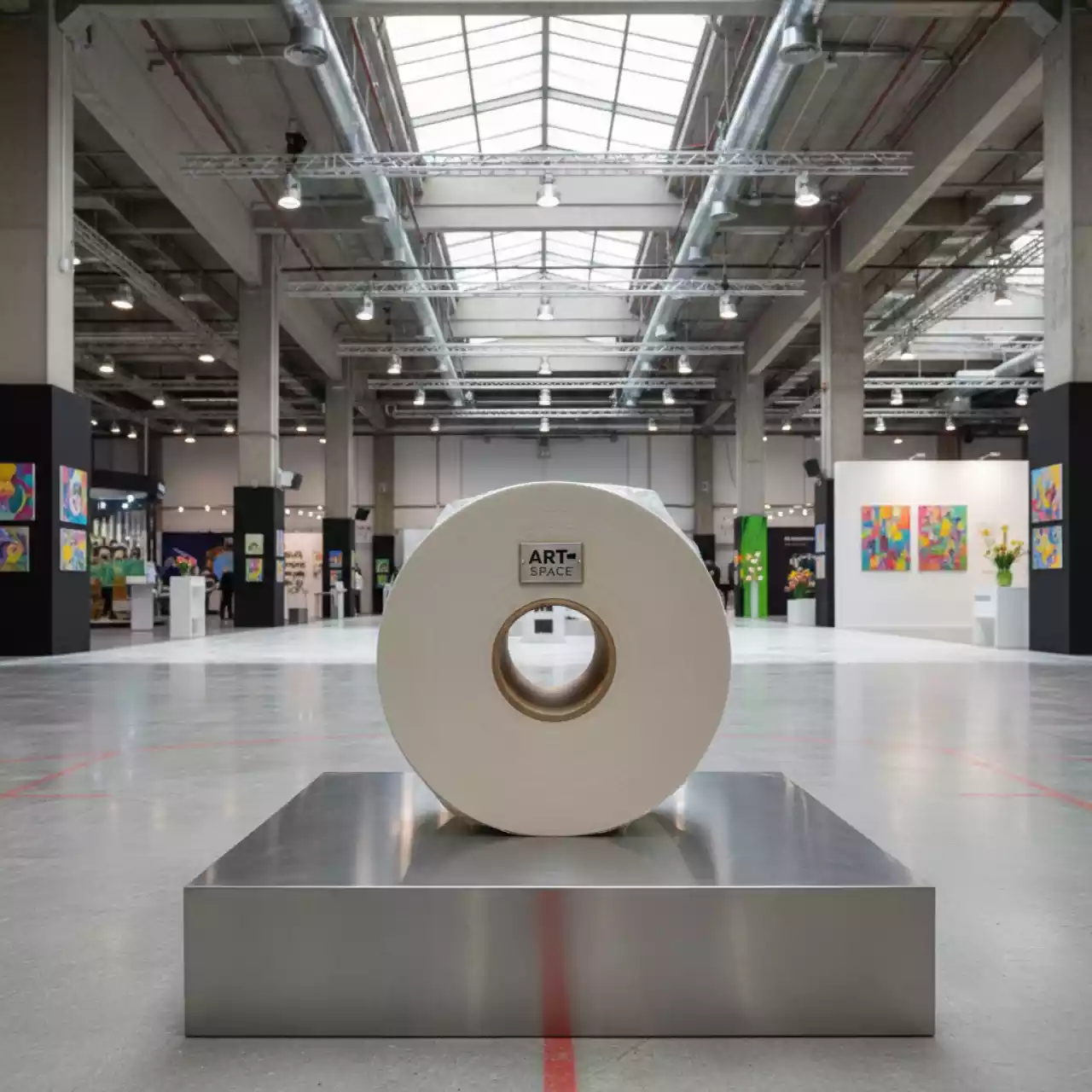 Аренда Рулонная бумага для плоттера Epson Premium Glossy Photo Paper 250 гр м2 1118x30,5 м в ледовой арене «Шайба» — ART SPACE